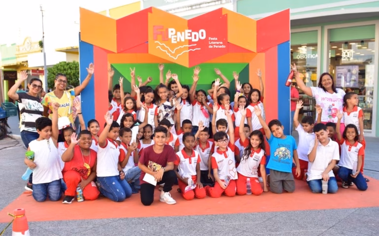 Educação ganha protagonismo na FliPenedo com projeto Pequenos Escritores e documentário sobre Ernani Méro