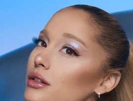 Ariana Grande é atacada por fã durante evento em Singapura; Cynthia Erivo reage