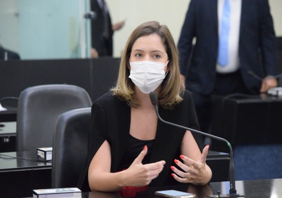 Deputada Cibele Moura chama de “farra das carteirinhas” uso político por instituições que emitem documento 