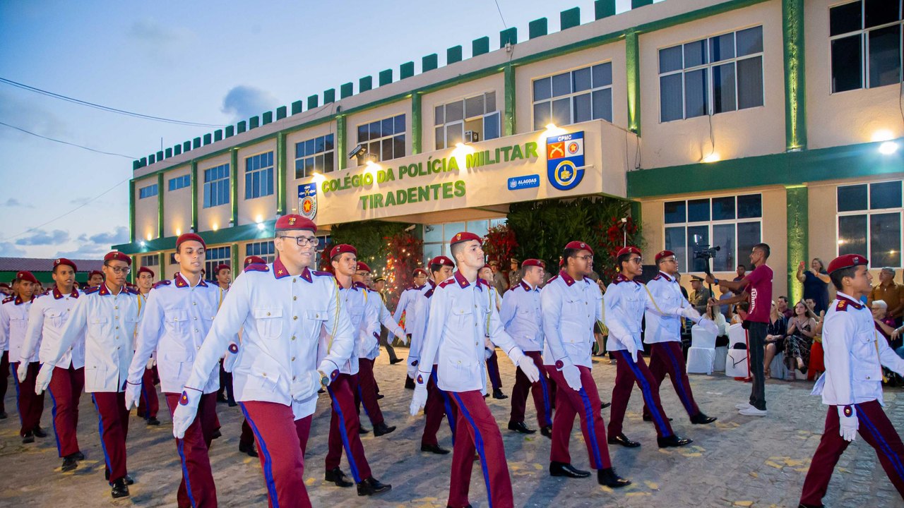 Colégio da Polícia Militar celebra formatura de concluintes do Ensino Médio