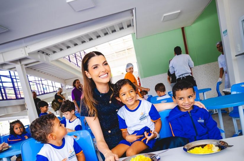 Marina Cândia anuncia oferta de mais de 37 milhões de refeições na rede municipal de ensino em 2026