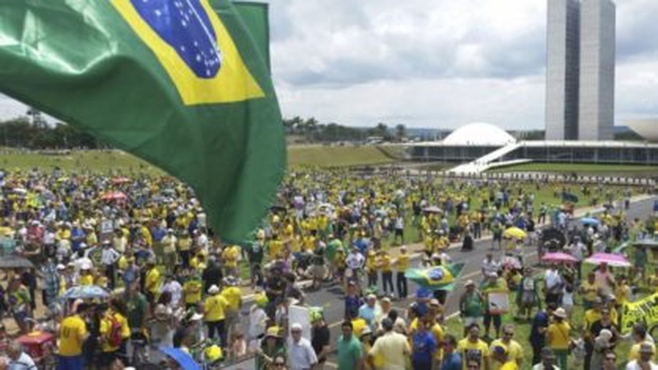 Furto, agressões e ato obsceno: veja crimes cometidos por golpistas em Brasília