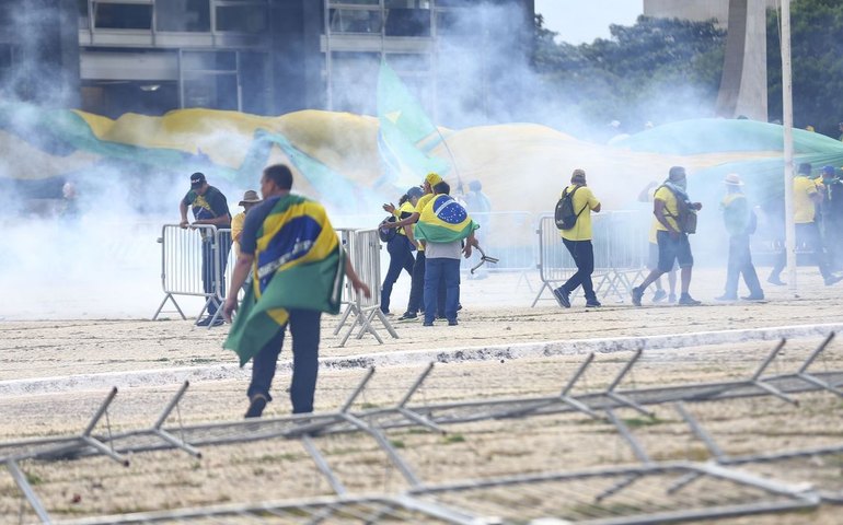 Choque expulsou manifestantes do Congresso em três minutos após chegada de nova tropa, mostra denúncia