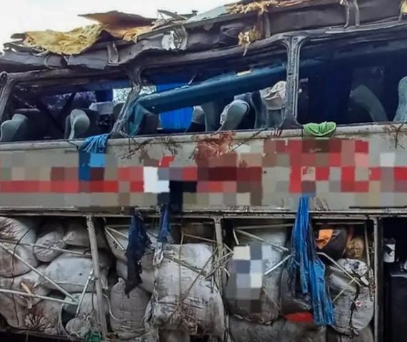 Delegado aponta superlotação e caronas em ônibus que tombou em Pernambuco