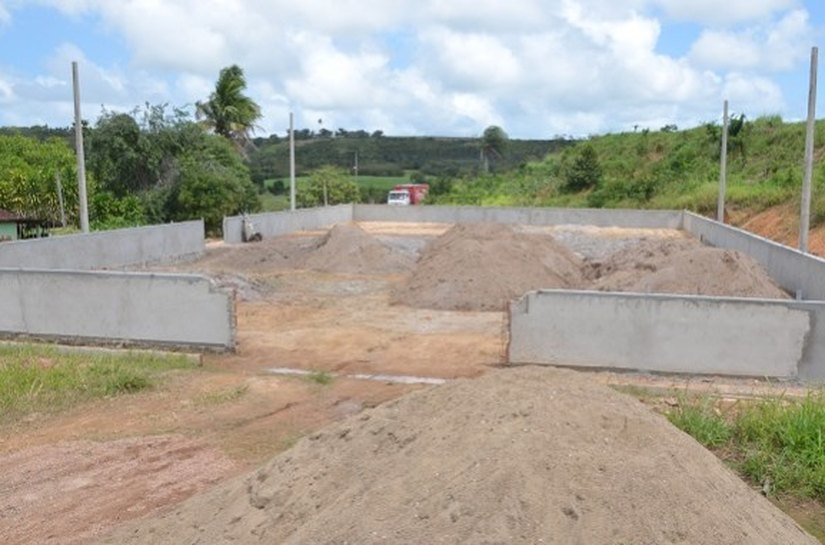 Prefeitura de Coruripe constrói uma nova quadra poliesportiva em Pindorama