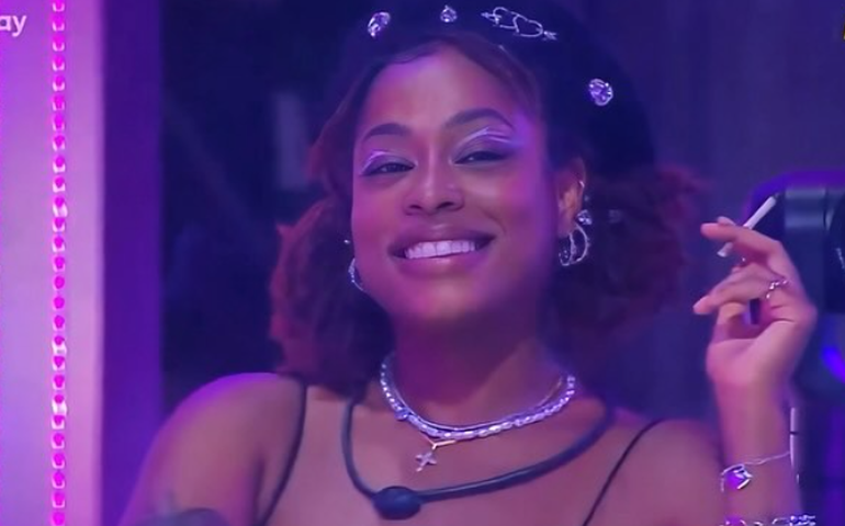 Thamiris fala sobre beijo de Aline: 'Meteu a língua na minha boca'