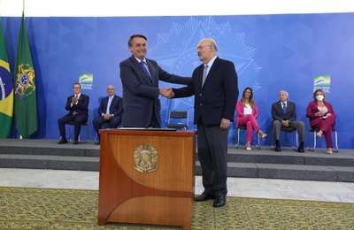 Portaria que estabelece o novo piso salarial dos professores da educação básica é assinada 