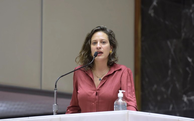 Deputada brasileira denuncia assédio sexual de Boaventura durante doutorado