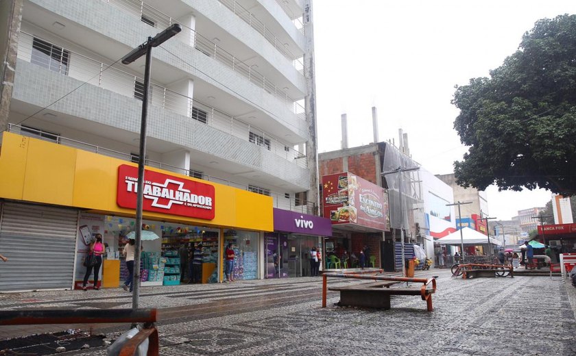 Homem furta caminhão após quebrar janela no Centro de Arapiraca