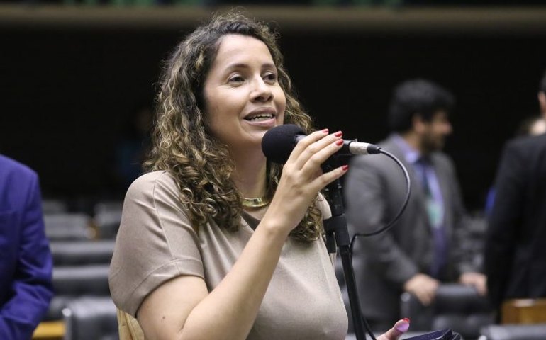 Comissão aprova regras para uso de imagens e obras autorais por inteligência artificial