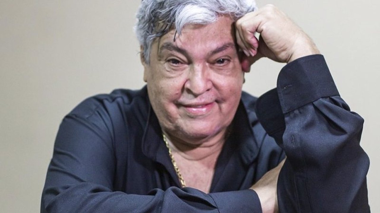 Cantor Sidney Magal tem sangramento no cérebro por hipertensão. Especialista explica o caso