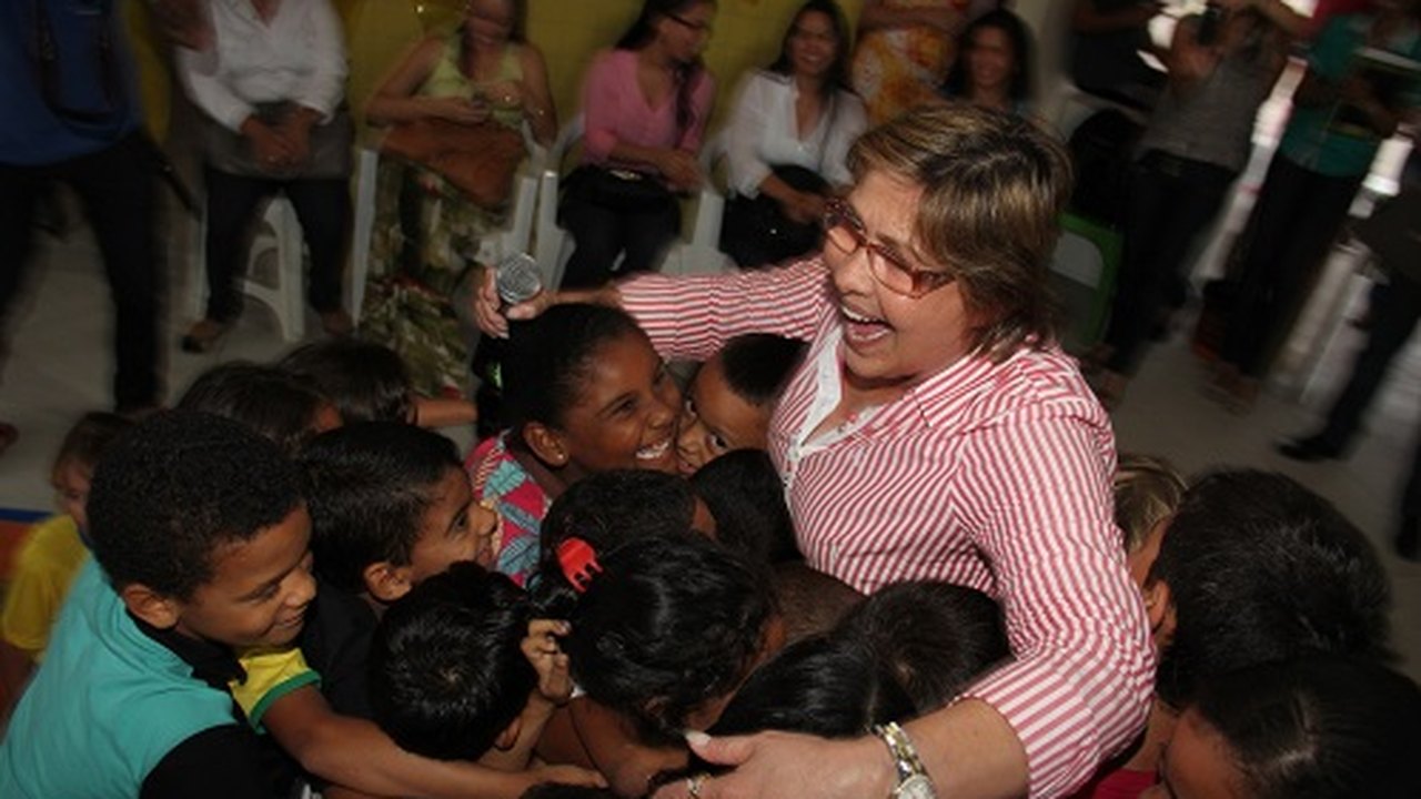Arapiraca: Célia entrega oito brinquedotecas para crianças do Cras