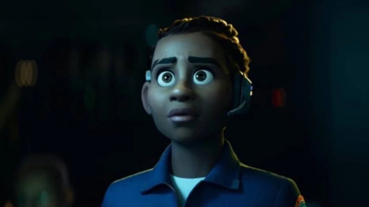 Diretor de ‘Lightyear’ diz estar ‘satisfeito’ com resultado da cena de beijo