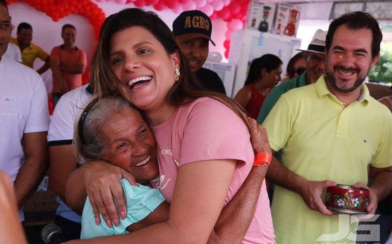 Prefeita Marcela Gomes realiza festa das mães para ficar na história de Novo Lino