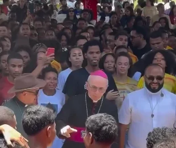 Bispo que dança com o povo: vídeo de Dom Giovanni revela o jeito próximo e popular do novo pastor de Palmeira; VEJA VÍDEO