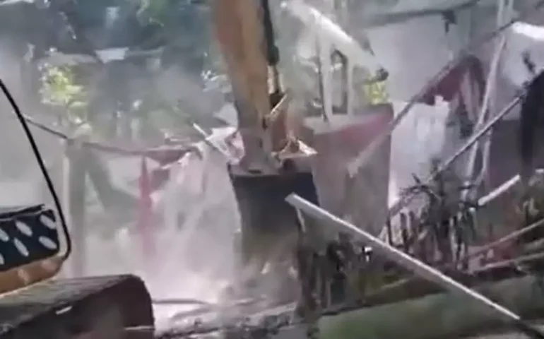 Teatro no Itaim Bibi é demolido pela Prefeitura e artistas protestam: A arte resistirá sempre