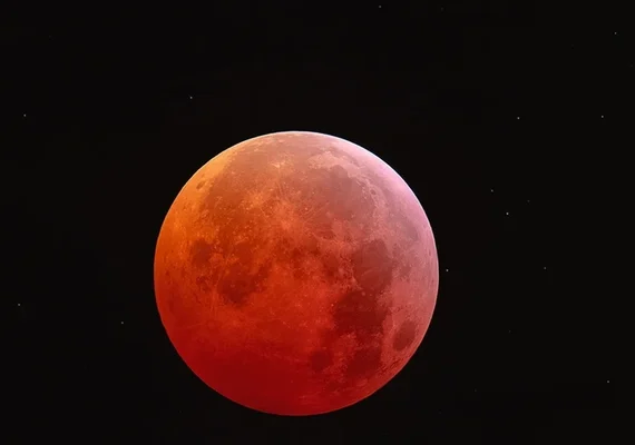 'Lua de Morango' já tem data em 2025; entenda nome e onde ela poderá ser vista