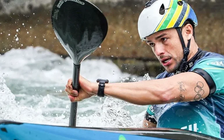 Pepê Gonçalves comete falta na primeira corrida, mas avança no caiaque cross