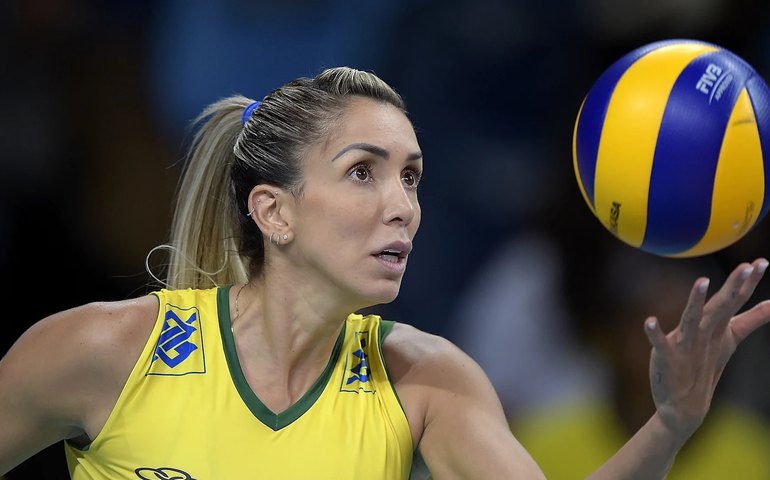 Thaisa comemora retorno à seleção brasileira de vôlei após cinco anos
