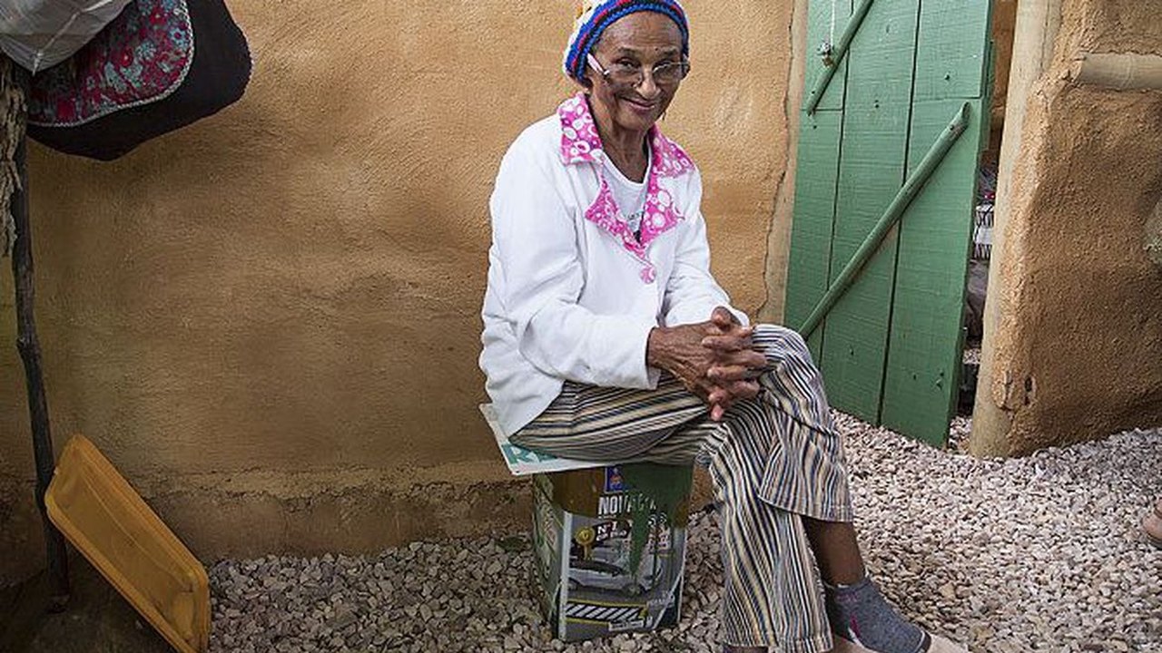 Parteira e raizeira dona Flor do Moinho é homenageada após a morte