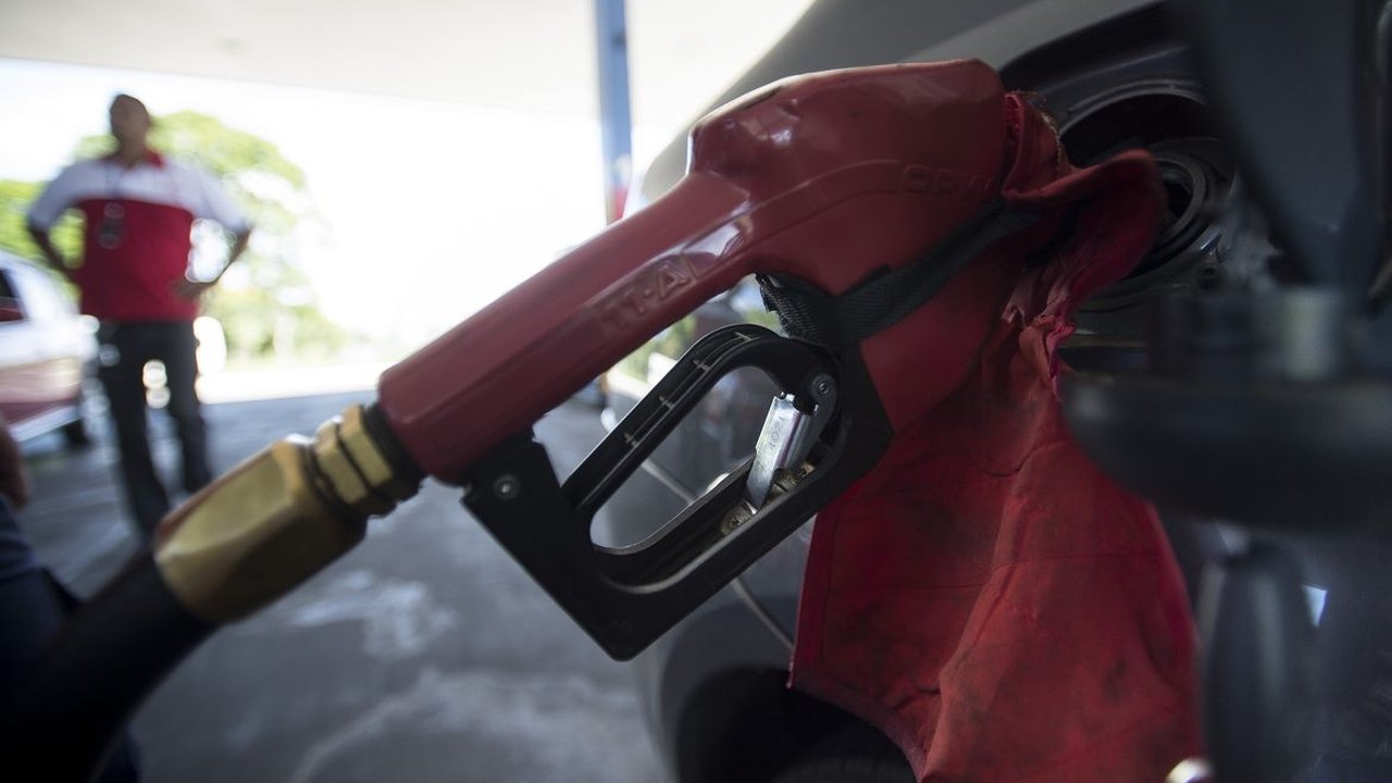 Governo inicia retirada gradual de subsídios aos combustíveis