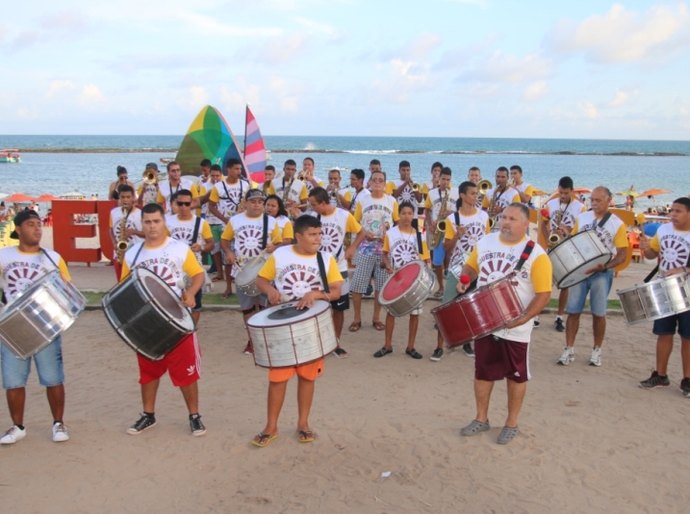 Praia do Francês: Muito frevo e animação marcaram primeiro dia de Ensaios Abertos das orquestras de frevo