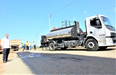 Prefeito Luciano acompanha início da pavimentação da 2ª etapa da urbanização do Lago da Perucaba