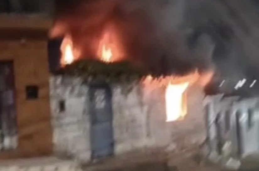 Casa fica destruída após vela provocar incêndio, na Chã de Bebedouro