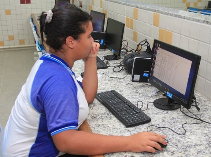 Estado prevê mil vagas em concurso para professores de escolas em tempo integral
