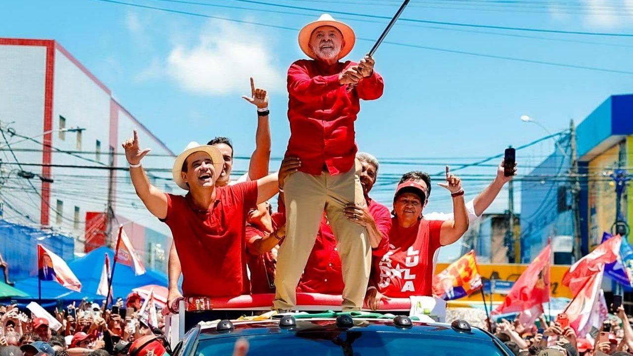 Virada: Lula ultrapassa Flávio Bolsonaro e chega a 50,01% dos votos
