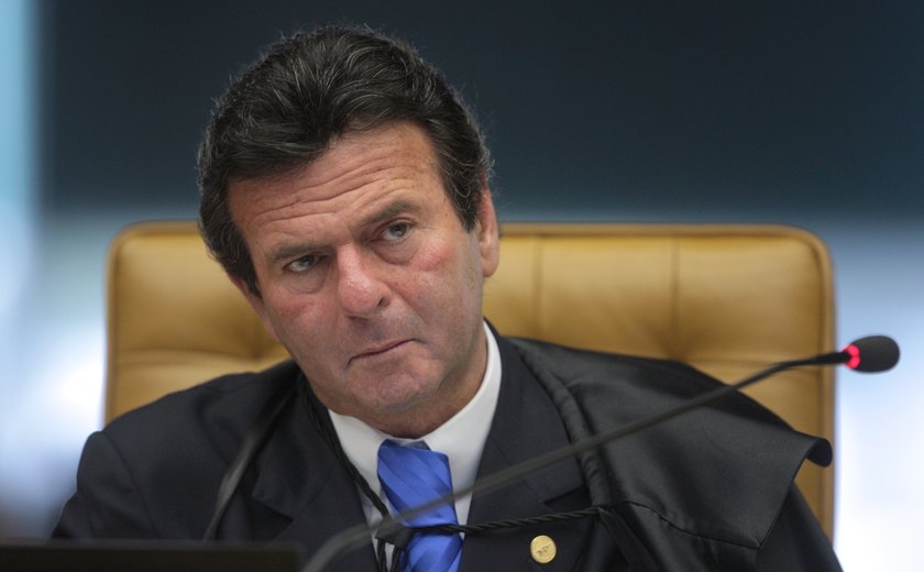 Luiz Fux diz que decisão do STF sobre afastamento de Aécio deve prevalecer