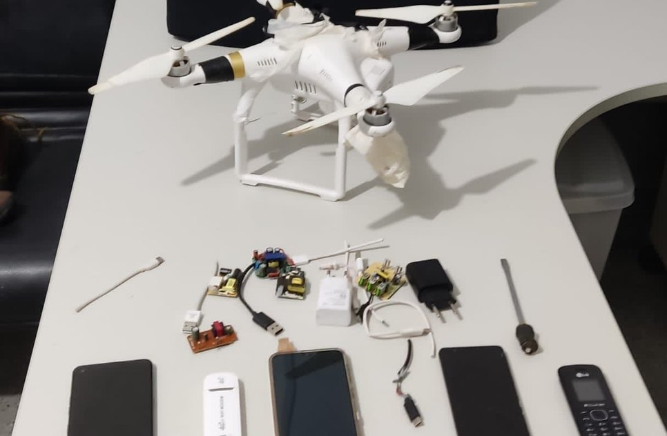 Homens usam drones para jogar celulares dentro do presídio de Tobias Barreto