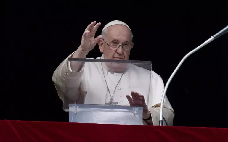 Ministério italiano é denunciado por obrigar homenagens ao Papa nas escolas