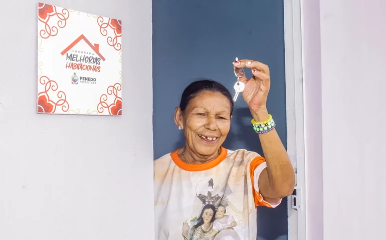 Programas de melhorias habitacionais entregam moradia digna e geram emprego em Penedo