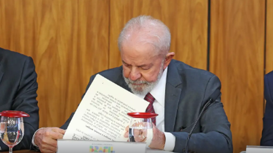 Lula veta lei que reconhece estágio como experiência profissional