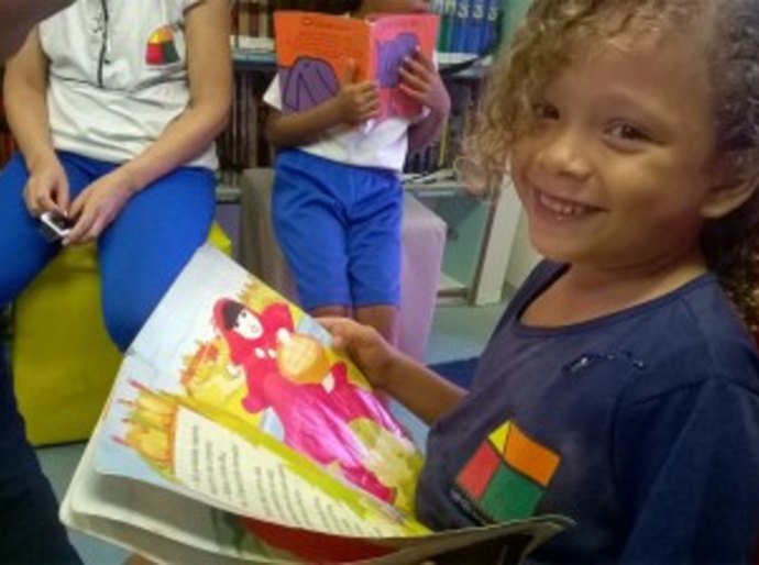 BiblioSesc traz clássicos da literatura infantil ao Lar São Domingos
