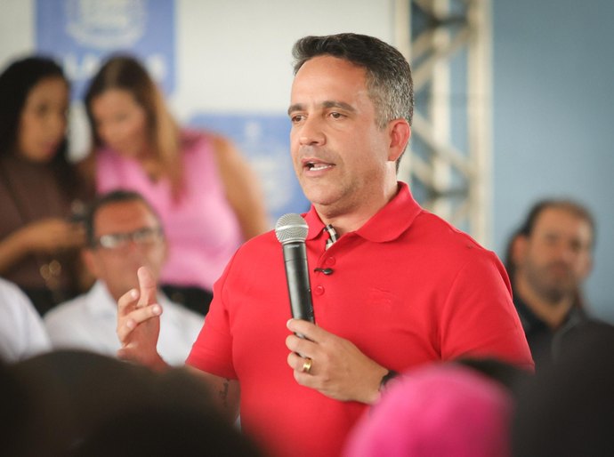 Governo paga R$ 412 milhões aos professores e acelera recorde de obras em Alagoas