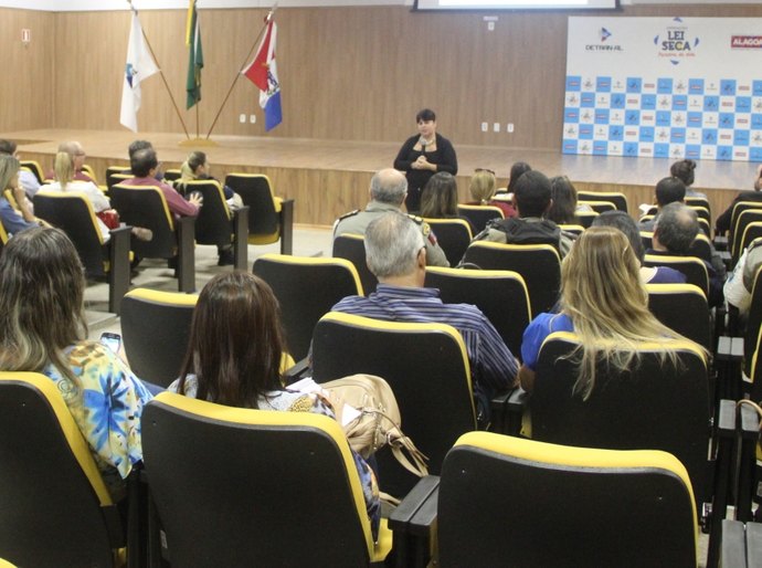 Detran/AL promove reunião com órgãos para discutir ações educativas