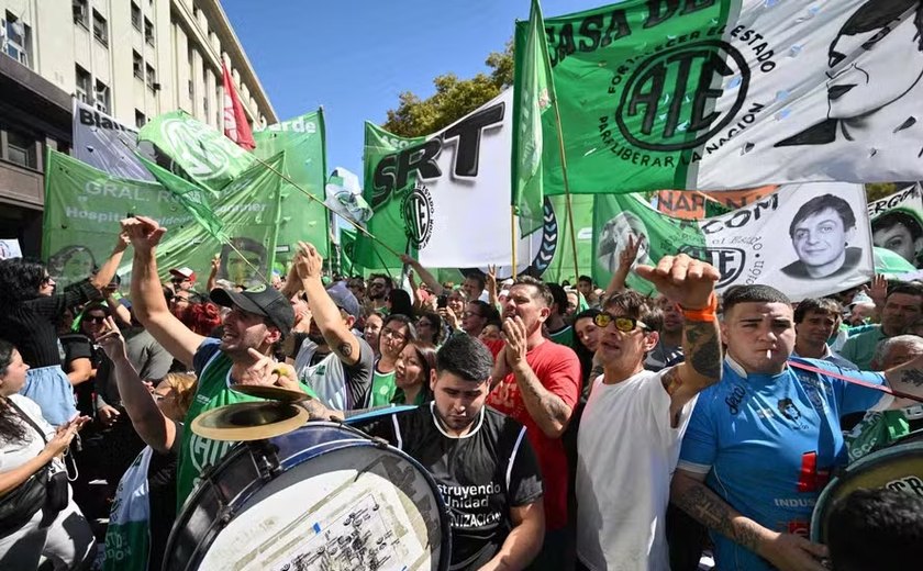 Sindicatos argentinos retomam protestos contra demissões em massa no Estado