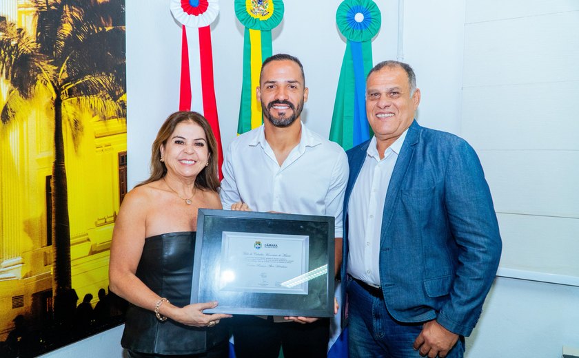 Câmara Municipal entrega Título de Cidadão Honorário de Maceió ao jogador Anselmo Ramon