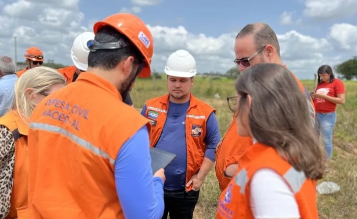 Equipes da Defesa Civil de Arapiraca, de Maceió e a estadual atuam nas investigações