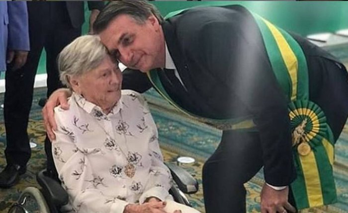 O próprio presidente comunicou o falecimento em suas redes sociais