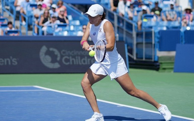 Stefani cai nas quartas de duplas em Cincinnati; Swiatek e Alcaraz vão às semifinais