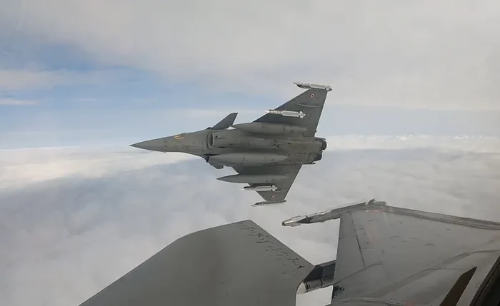 Caça Rafale B da Força Aérea Francesa em exercício da Otan no espaço aéreo da Polônia Caça Rafale B da Força Aérea Francesa em exercício da Otan no espaço aéreo da Polônia