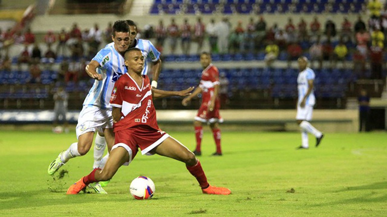 CRB e Macaé fazem jogo movimentado, mas não saem do zero