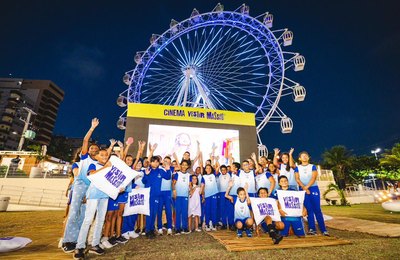 Marina Cândia leva estudantes da rede municipal para passeio na Roda Gigante e sessão de Cinema na Praça