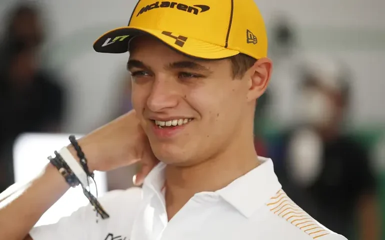 Norris admite erro em acidente com Piastri em Singapura e cobranças até fim da temporada da F-1