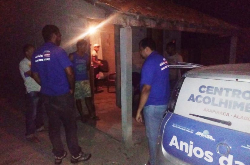 Anjos da Paz acolhem dependente químico em ação noturna no Sertão