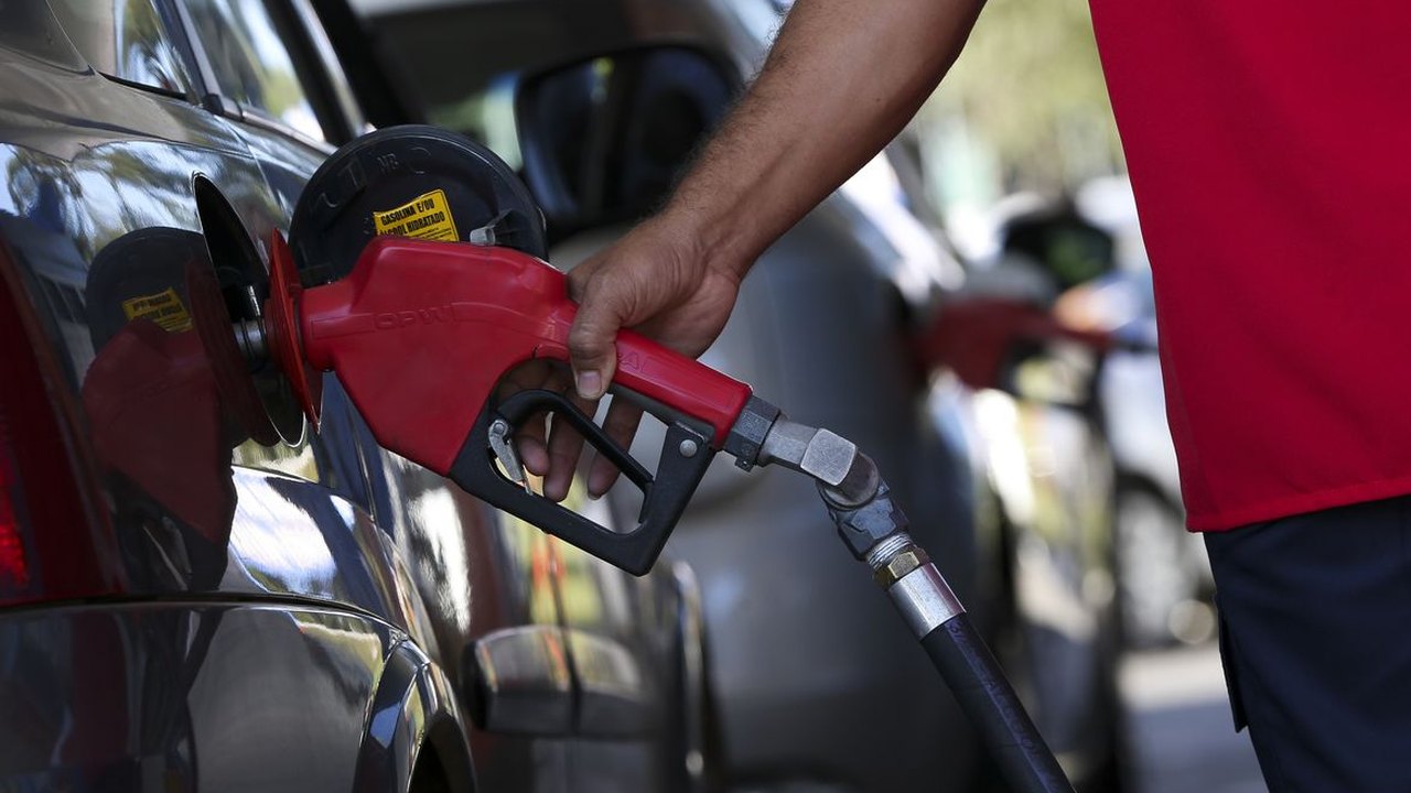 Governo adia reunião que pode aumentar etanol na gasolina para 32%