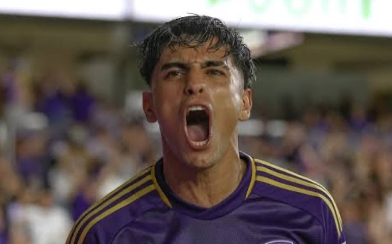 Facundo Torres, novo reforço do Palmeiras, chega em São Paulo para fazer exames médicos